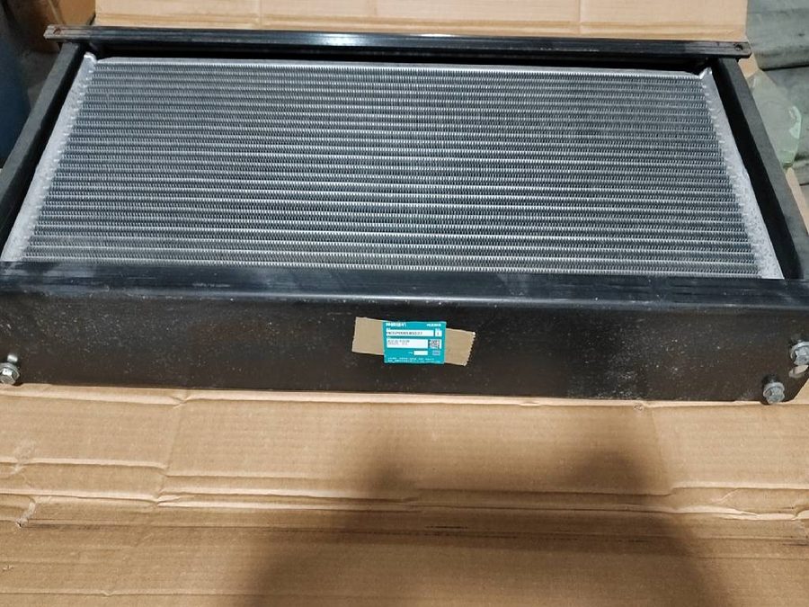 Hydrulic Oil Cooler YN05P00058S002